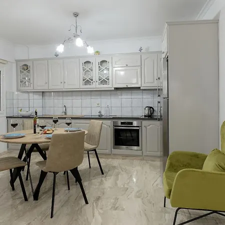 Spyros Perigiali Apartment